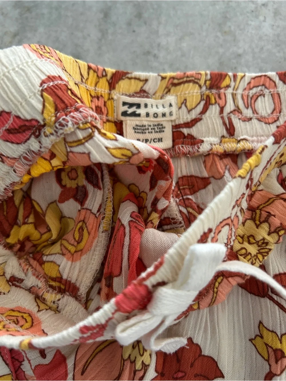 Billabong Floral Elastic Waistband Shorts Size S Kids